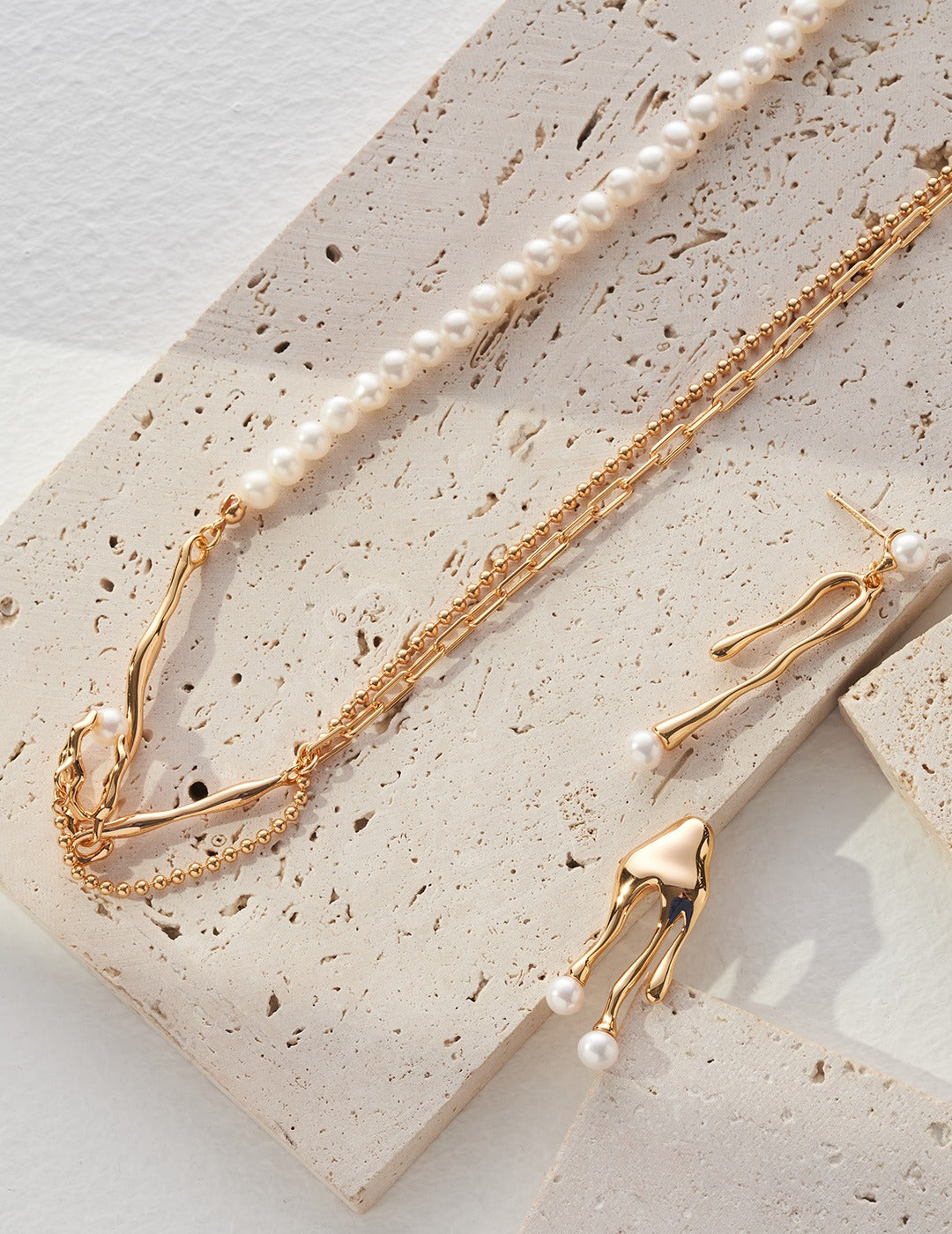 “New born” Silver Pearl Necklace