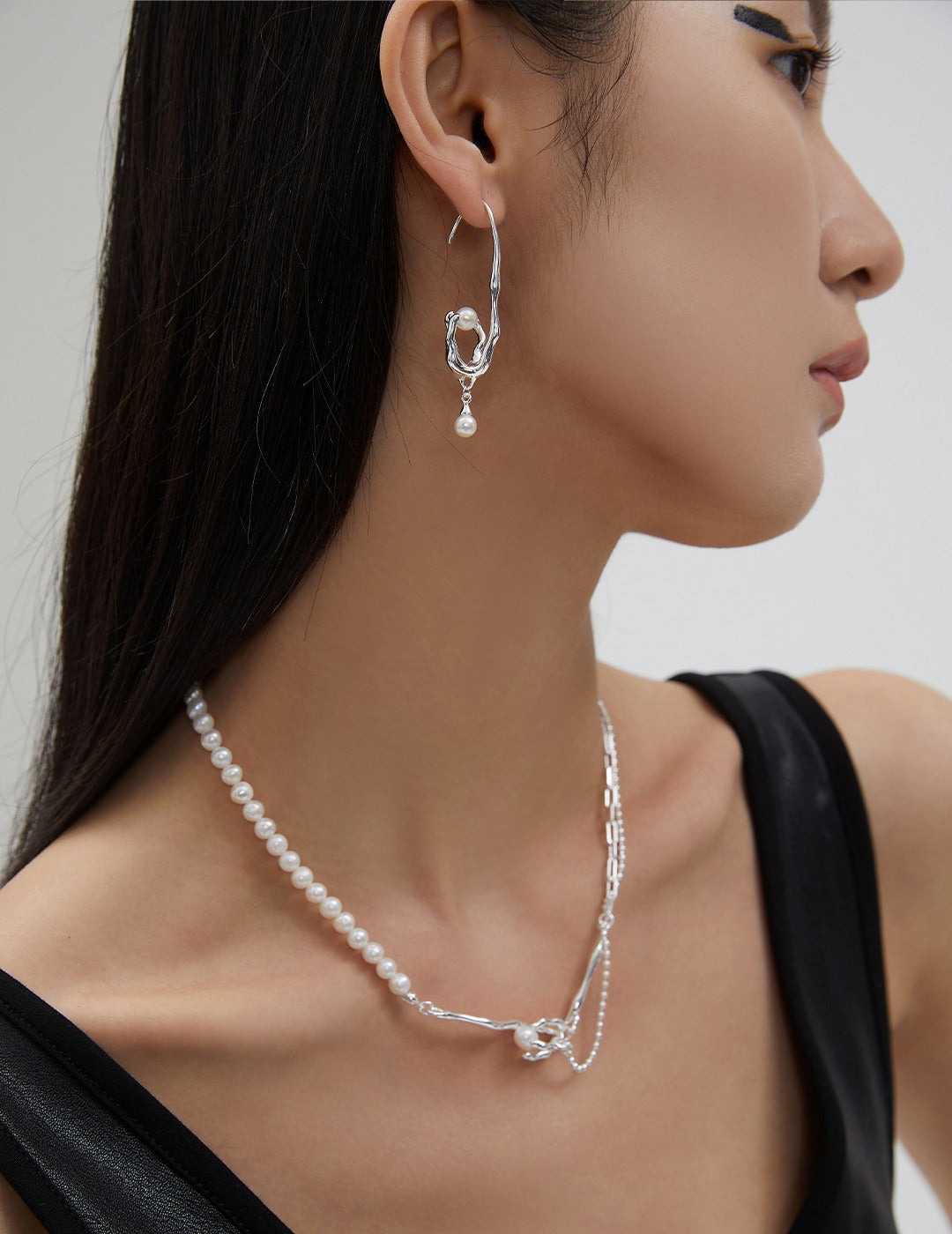 “New born” Silver Pearl Necklace