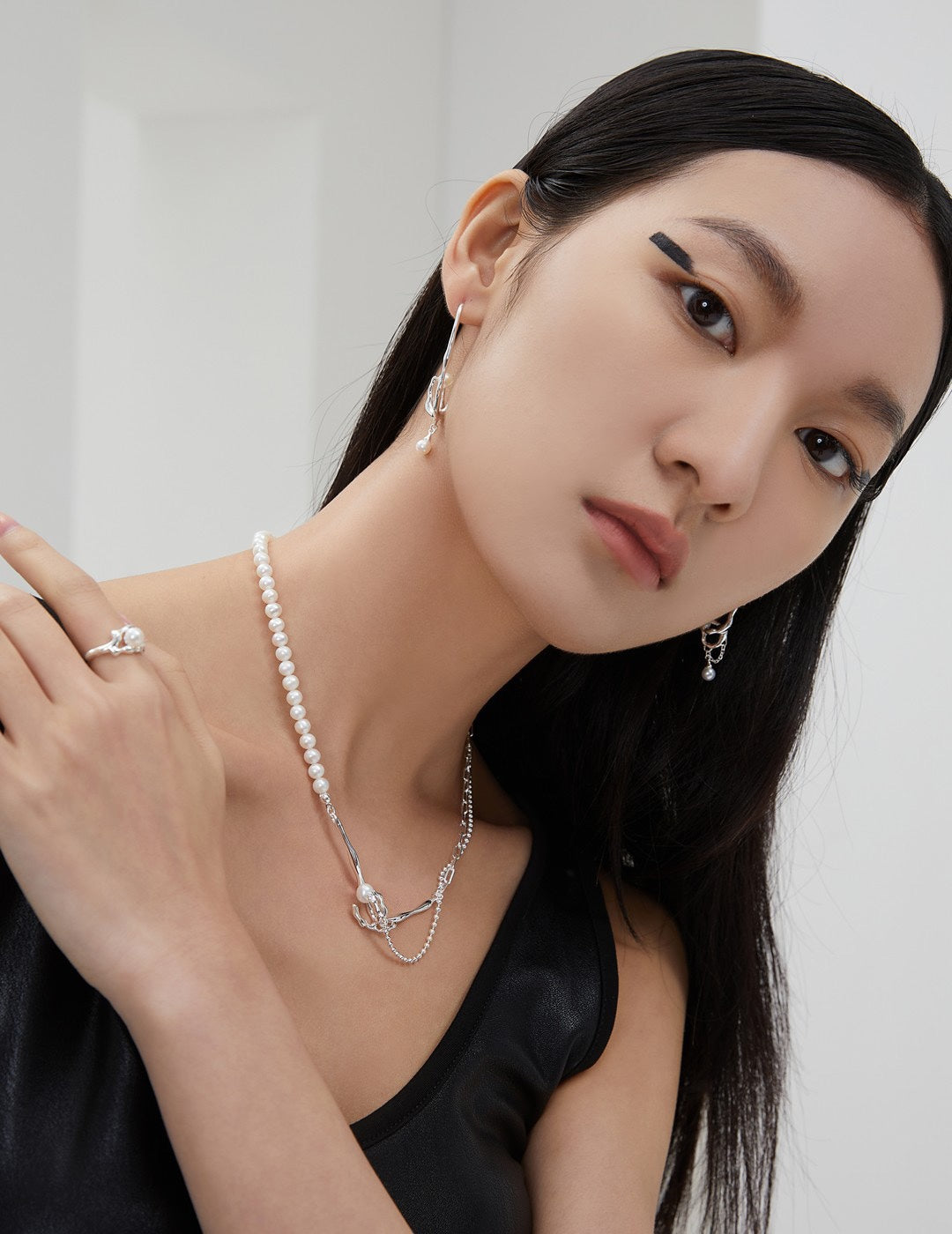 “New born” Silver Pearl Necklace
