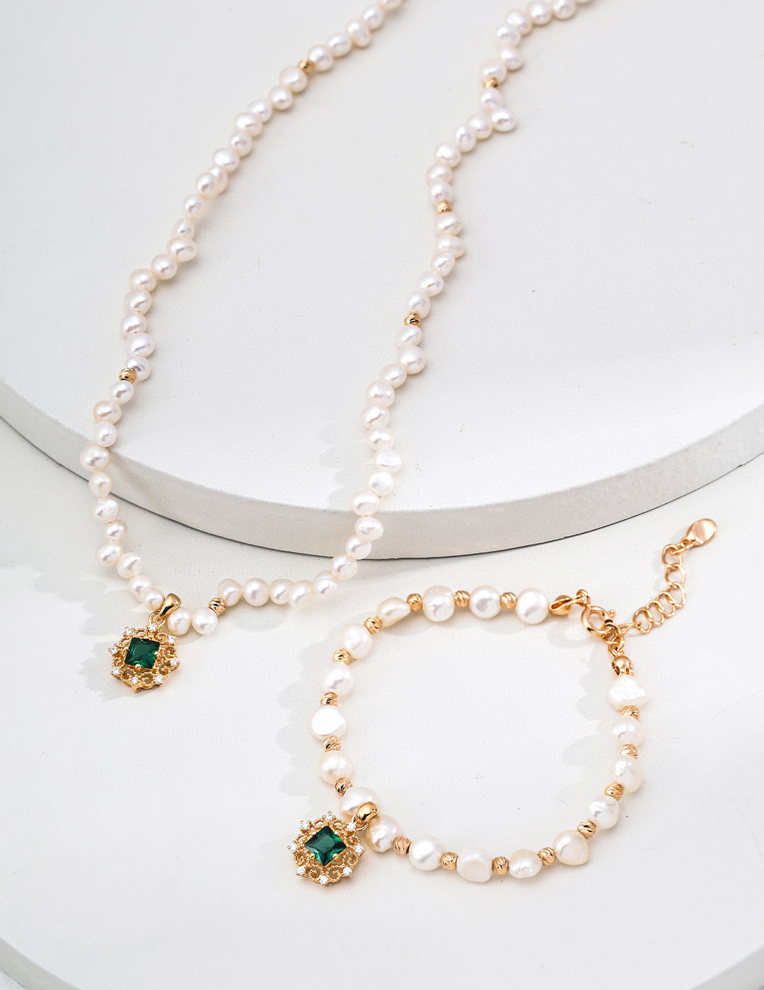 Baroque Pearl Jewellery Set with Green Crystal Pendant – Necklace & Bracelet