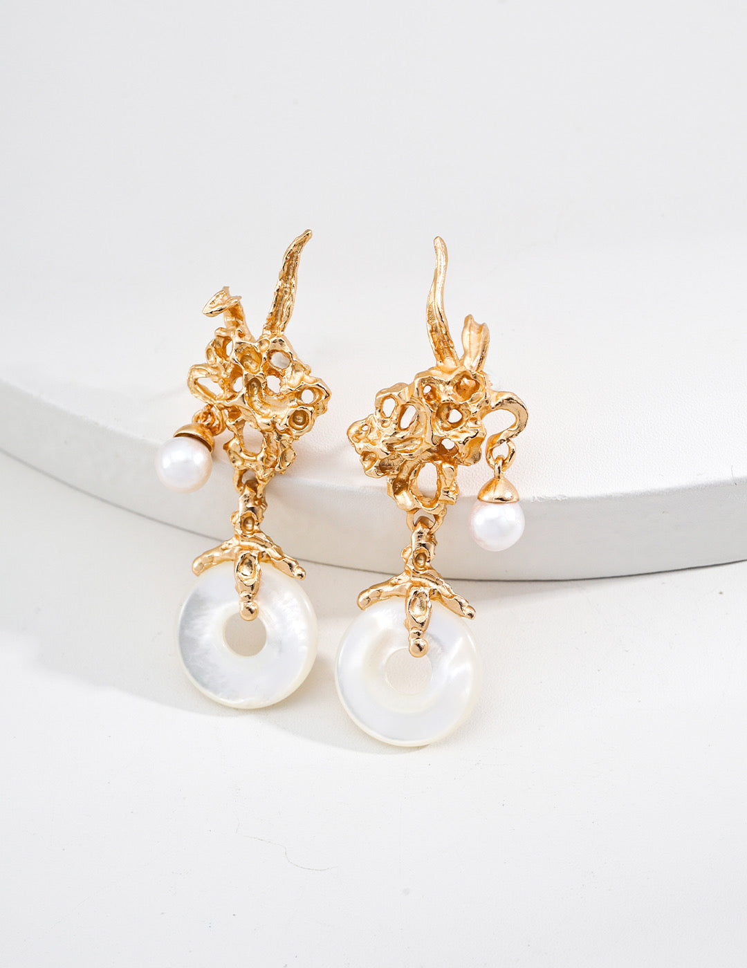 Taihu stone with pearl