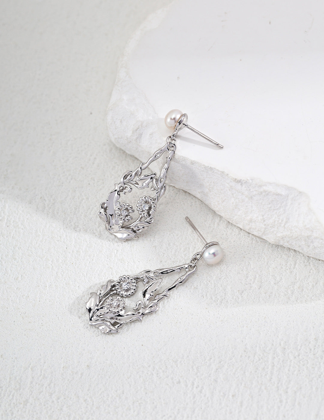 Zircon flower earrings