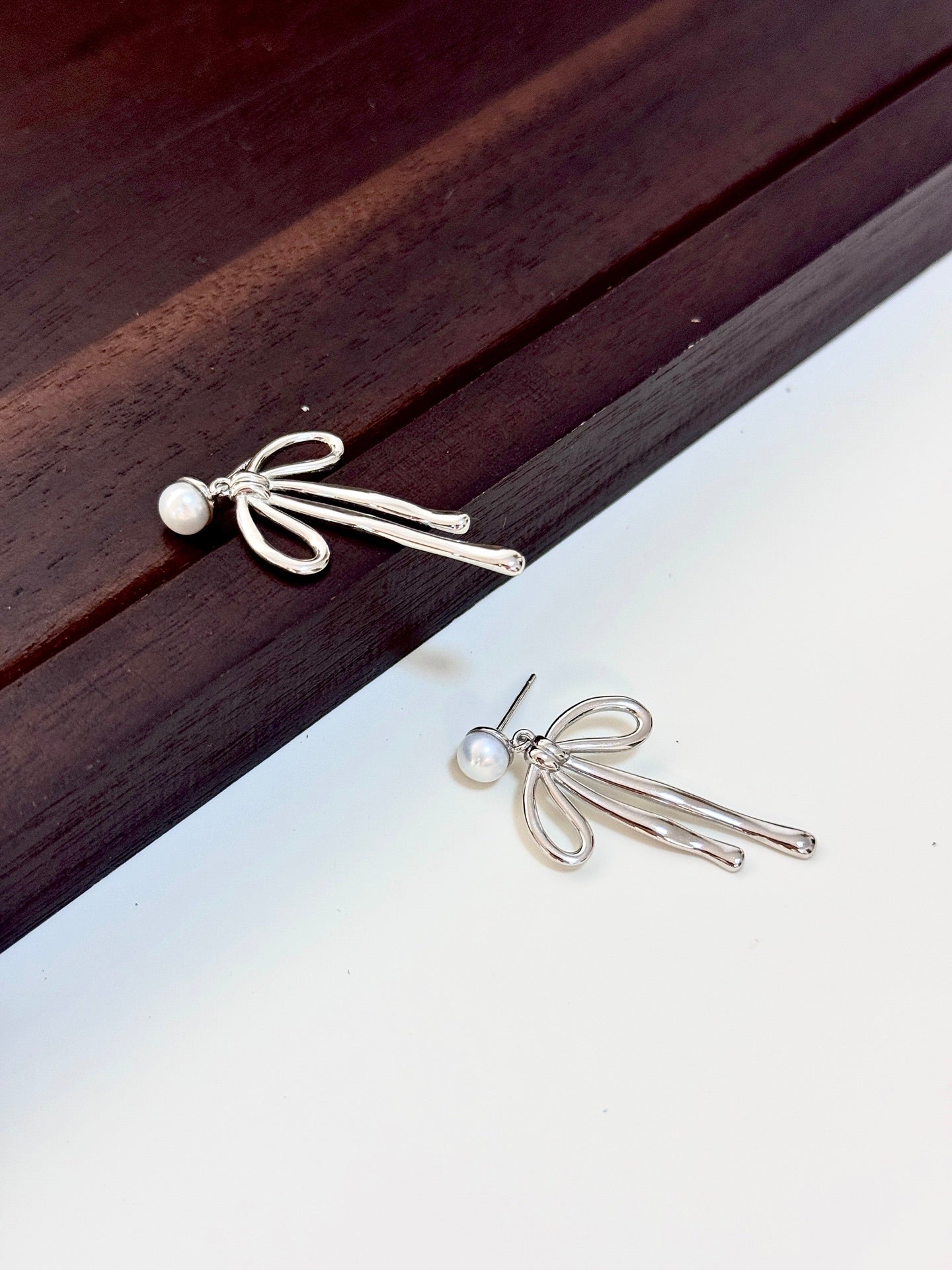Timeless bow earrings