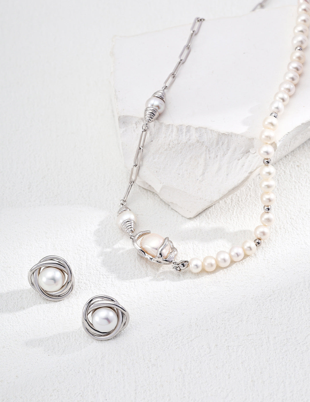 Asymmetric natural pearl necklace