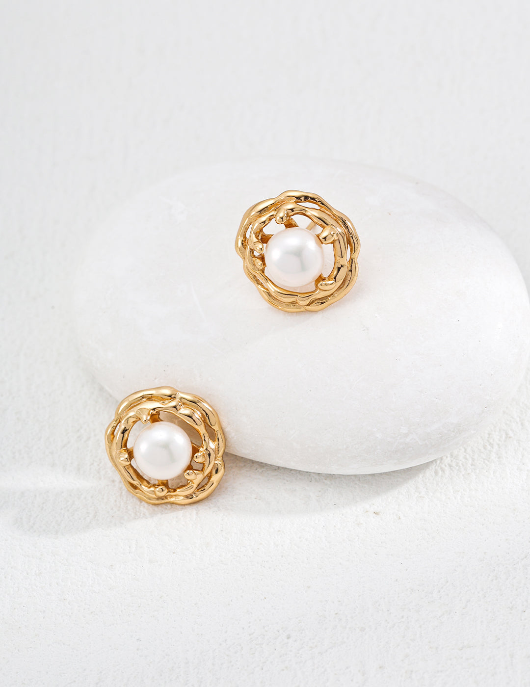 Textured retro gold pearl earrings