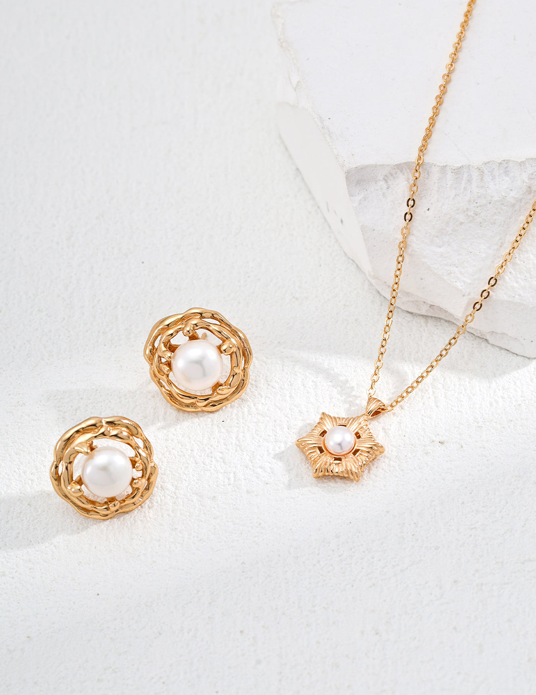 Textured retro gold pearl earrings