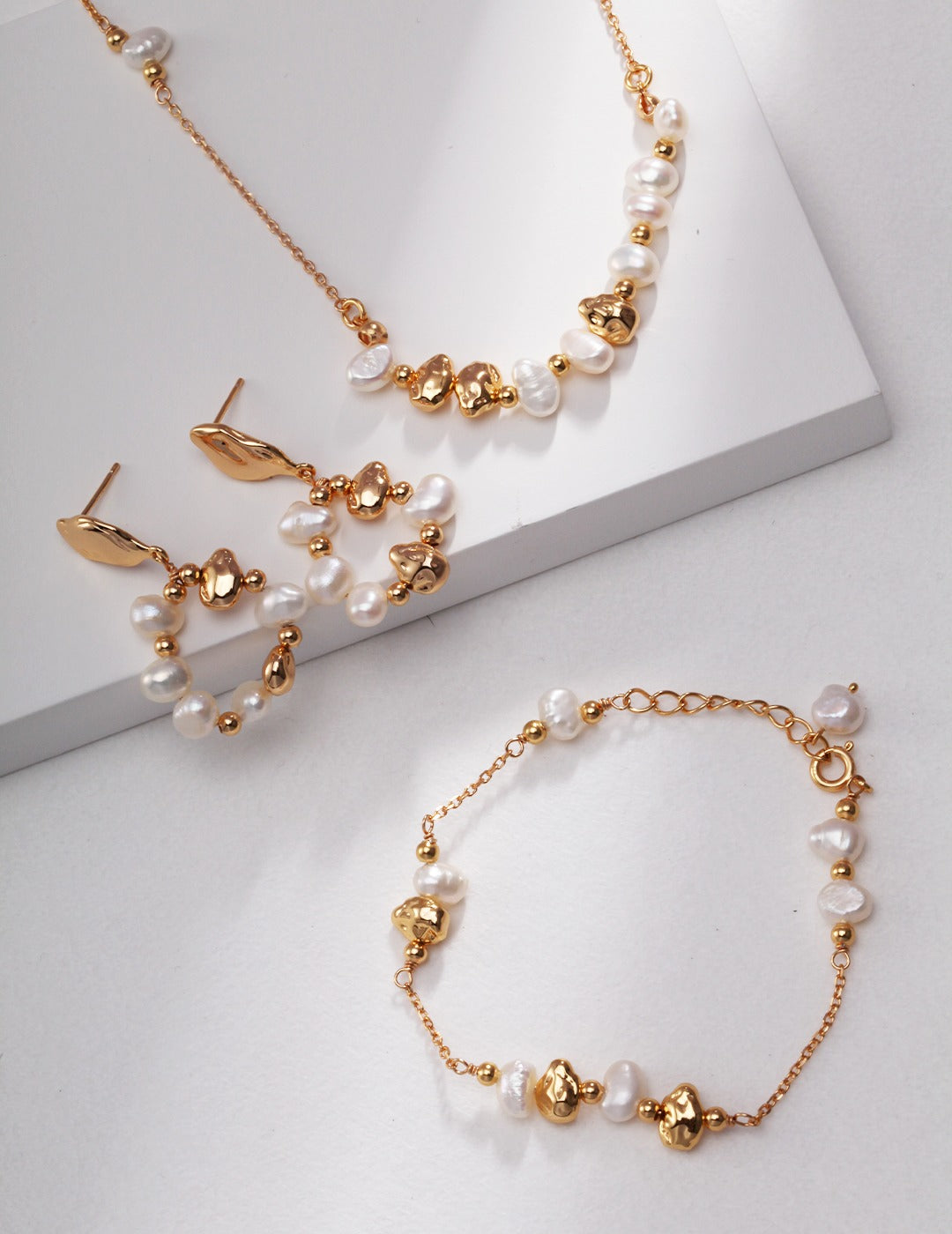 Isla necklace